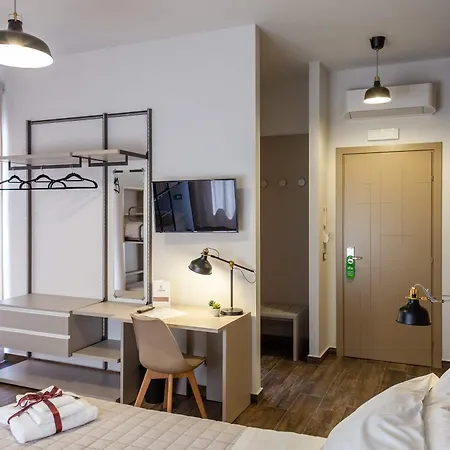 Five Πανσιόν 4*